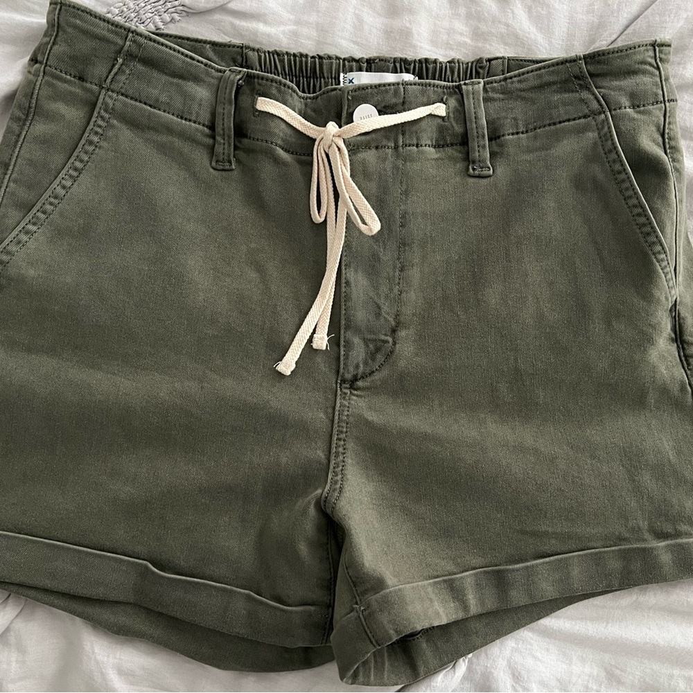 Paige Christy Green Olive high waisted cotton Shorts, size 30,brand new no tags